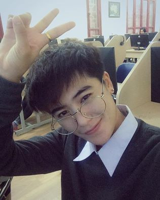 Khoảnh khắc đời thường đáng yêu, nghịch ngợm của du học sinh Thái Lan có khuôn mặt rất điển trai đang gây sốt. Ảnh trong bài: Facebook nhân vật.