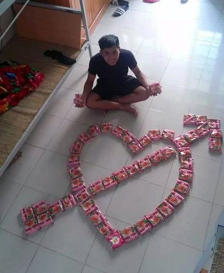 Cần đâu xa những món quà xa xỉ, chỉ cần có tấm lòng thì món quà 20/10 dù giản dị cũng có thể làm bạn gái cảm động.