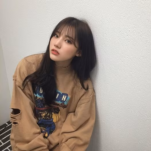 Không chỉ có khuôn mặt đẹp, Jung Hyang còn có một vóc dáng chuẩn như người mẫu, chiều cao ấn tượng, vậy nên cô nàng thương xuyên được mời làm người mẫu ảnh cho nhiều thương hiệu thời trang, du lịch...