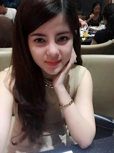 Lê Thanh Hà, hot girl FPT sinh năm 1994 cũng từng được bạn bè, đồng nghiệp đặt cho biệt danh bản sao Ngọc Trinh vì có một vài nét trên gương mặt hao hao giống người đẹp nổi tiếng. Tuy không thực sự giống bản chính như Lê Ngọc Trinh và Lê Chi nhưng ở một vài góc ảnh, Thanh Hà cũng khiến người đối diện dễ nhầm với Ngọc Trinh.