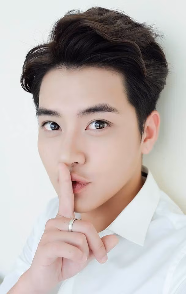 Bên cạnh công việc diễn xuất, ca hát, Khánh Vũ cũng được mời làm người mẫu ảnh cho nhiều shop thời trang, tạp chí tuổi teen. Các bức ảnh của chàng "soái ca" mặc áo sơ mi trắng mỗi khi xuất hiện trên mạng xã hội đều nhận được hàng nghìn lượt like từ phía các fan hâm mộ nữ.