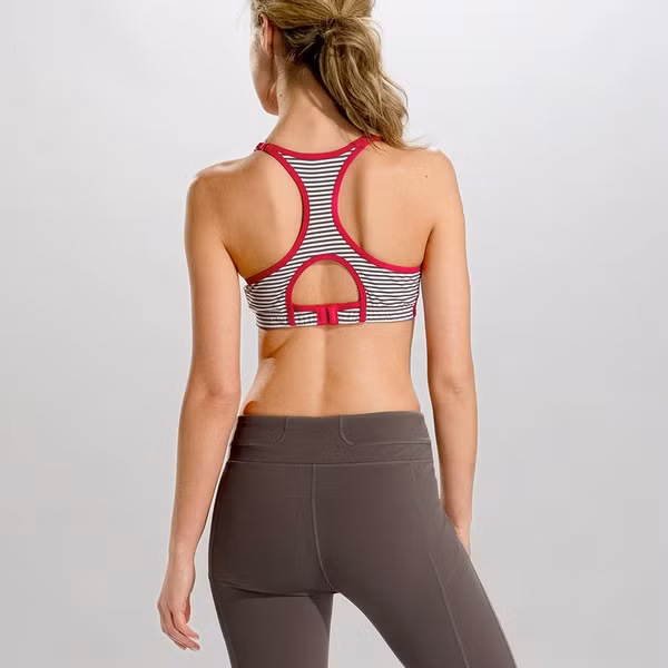 Quần áo rộng còn gây nguy hiểm nếu chẳng may vướng vào máy chạy bộ hay các loại máy hạng nặng ở phòng tập.