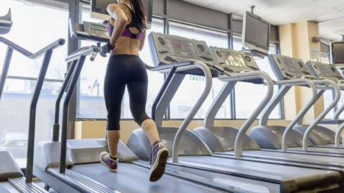 Không chỉ vậy, bạn cần nhớ chọn đai quần thun có mức đàn hồi tốt. Đai quần phải ôm vừa vòng eo của bạn. Tránh mặc những chiếc quần tập gym có cạp thít quá chặt tránh bị nằn, đau rát sau khi tập xong.