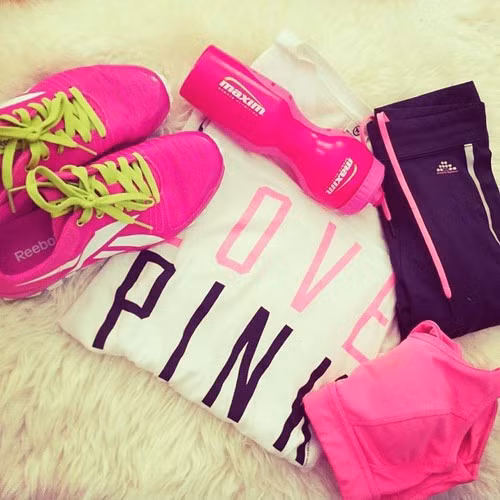 Bạn nên chọn đôi giày có độ bám ở đế giày tốt sẽ giúp cho bạn không bị trượt ngã trên máy chạy, đặc biệt là trong các bài tập chạy nước rút.