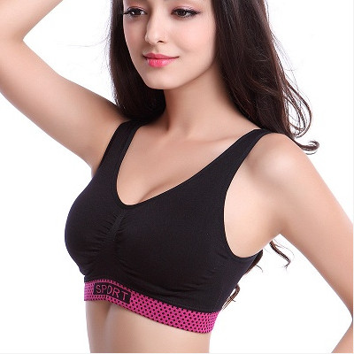 Độ rộng trang phục cũng ảnh hưởng tới bạn khi tập luyện. Khi bạn chọn loại quần áo quá ôm sẽ hạn chế chuyển động và tạo cảm giác không thoải mái. Những trang phục quá rộng sẽ khiến bạn trông như đang bơi trong bộ quần áo bùng nhùng.