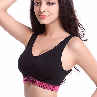 Độ rộng trang phục cũng ảnh hưởng tới bạn khi tập luyện. Khi bạn chọn loại quần áo quá ôm sẽ hạn chế chuyển động và tạo cảm giác không thoải mái. Những trang phục quá rộng sẽ khiến bạn trông như đang bơi trong bộ quần áo bùng nhùng.