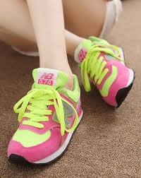 Khi bạn tập nâng tạ, bạn cần một đôi giày có miếng đệm tốt sẽ tuyệt vời như thế nào trong việc làm giảm áp lực dồn xuống bàn chân, tạo sự ổn định và giúp bạn trụ vững trong các động tác đẩy và kéo.