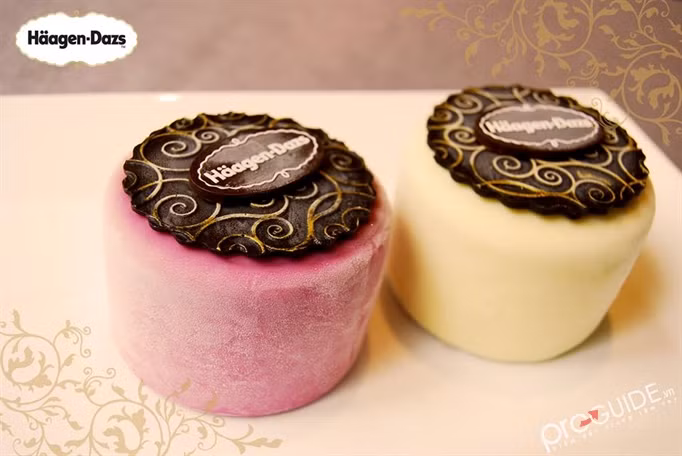 Chiếc bánh trung thu lạ này là sự kết hợp món đồ ngọt phương Tây cùng phong vị Á Đông.