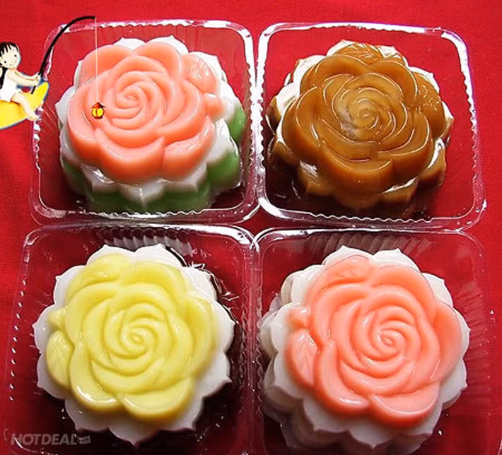 Bánh trung thu rau câu. Hình dáng chiếc bánh này bên ngoài thì chẳng khác gì một chiếc bánh trung thu truyền thống,