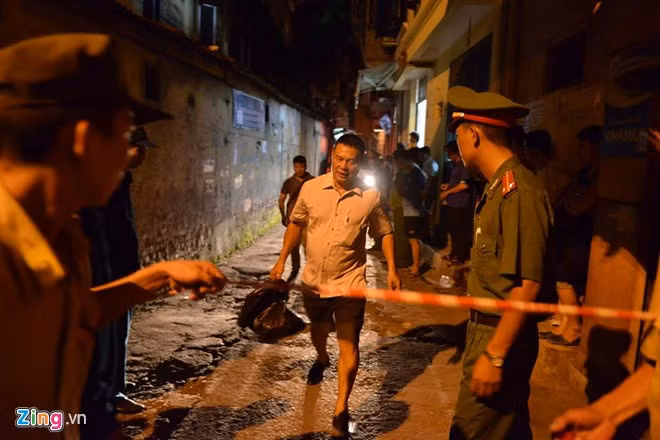 Ít phút sau đó, Đội đặc nhiệm, Phòng cảnh sát hình sự Hà Nội đã có mặt và tiến hành phong tỏa hiện trường vụ nổ ngõ Thông Phong, thu thập các chứng cứ liên quan.