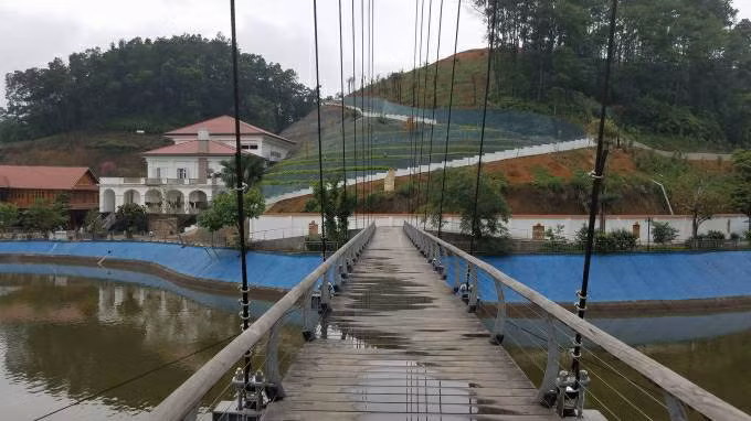 Theo ông Duy dư luận cả nước cũng như người dân Yên Bái rất quan tâm và ngóng chờ kết luận của TTCP. Từ những kiến nghị mà cơ quan thanh tra nêu ra, tỉnh Yên Bái sẽ có biện pháp xử lý kỷ luật những cá nhân sai phạm nếu có. “Chúng tôi sẽ nghiêm túc thực hiện kiến nghị nêu trong kết luận thanh tra trên cơ sở tuân thủ đúng quy định pháp luật của Đảng, Nhà nước và phù hợp thực tiễn khách quan của tỉnh Yên Bái” - ông Duy khẳng định.