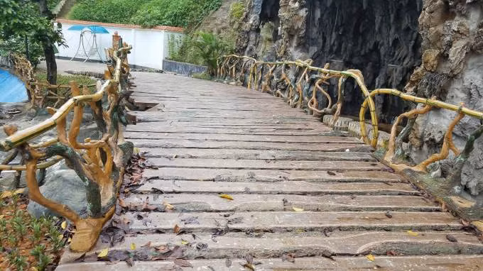 Thanh tra Chính phủ chỉ rõ, ông Phạm Sỹ Quý là đối tượng phải có nghĩa vụ kê khai TSTN nhưng đã kê khai không đầy đủ, thiếu trung thực. Cụ thể, năm 2014, ông Phạm Sỹ Quý đã không kê khai 1.200m2 đất ở, gần 60.000m2 đất nông nghiệp bà Hoàng Thị Huệ (vợ ông Quý) đứng tên; không kê khai tiền vay ngân hàng 3,8 tỷ đồng. Năm 2015, ông Phạm Sỹ Quý không kê khai trên 13.111 m2 đất ở, gần 42.000m2 đất nông nghiệp bà Huệ đứng tên; không kê khai khoản vay ngân hàng trên 6,3 tỷ đồng và tiền bố mẹ cho 1,9 tỷ đồng.