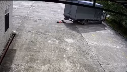 Hai Phong: Kinh hoang canh nu cong nhan bi xe tai can tai nha may