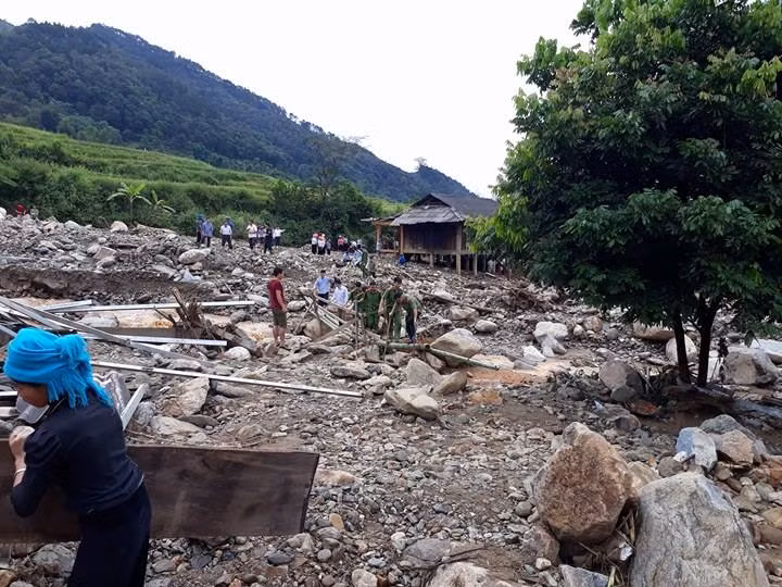 Các xã Mường Bang, Sập Xa, huyện Phù Yên; Chiềng Yên, Song Khủa, Suối Bàng, Mường Men, Liên Hòa, Mường Tè huyện Vân Hồ, tỉnh Sơn La; các xã vùng cao Đồng Nghê, Suối Nánh, Mường Tuổng, Đồng Chum, Mường Chiềng, Giáp Đắt, Tân Pheo, Tiền Phong, Vầy Nưa, Đoàn Kết, Trung Thành, Yên Hòa, Đồng Ruộng huyện Đà Bắc và các xã Yên Bồng, Khoan Dụ, lạc Long, Cố Nghĩa, Hưng Thi, An Bình huyện Lạc Thủy hiện bị cô lập do giao thông chưa khắc phục được.