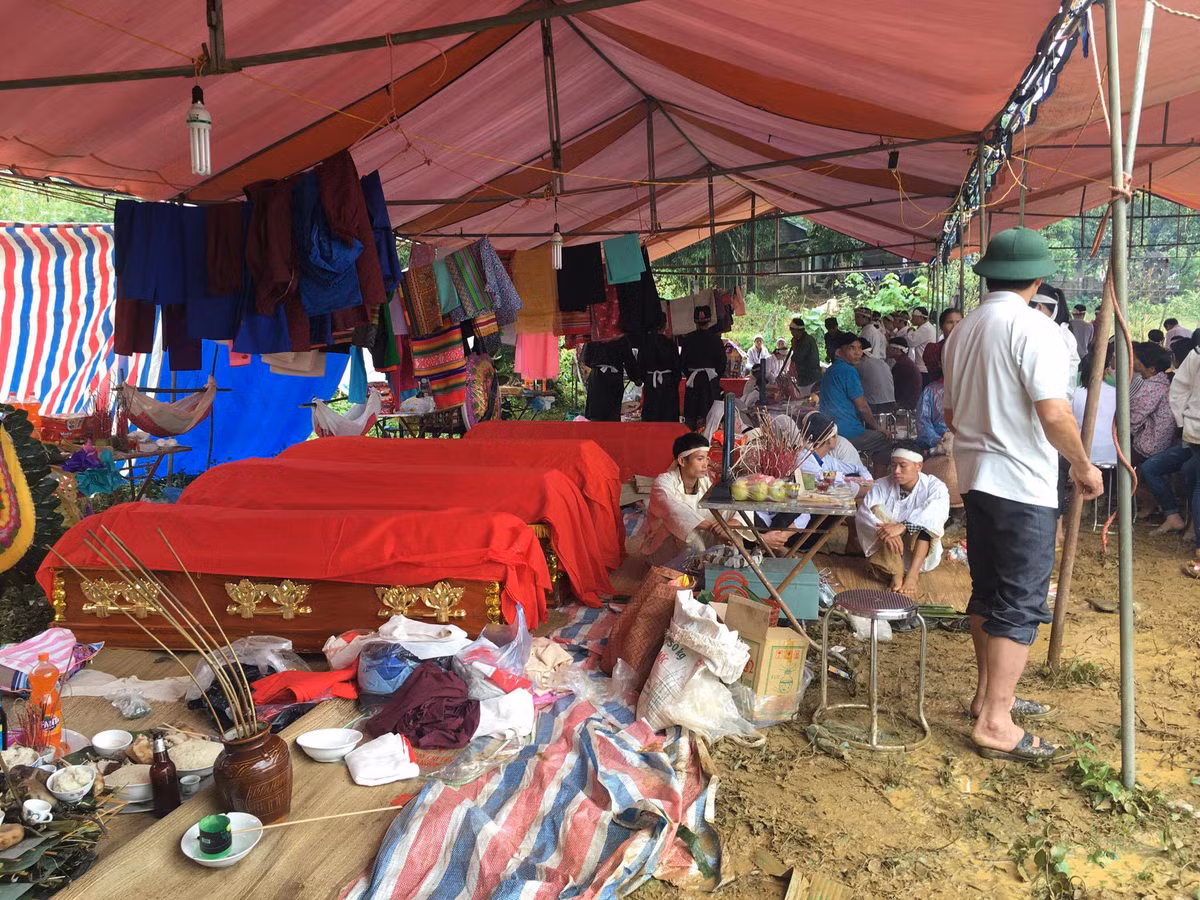 Tang thuong tai vu sat lo nui tai Hoa Binh: Nguoi chet khong co cho lam dam tang-Hinh-7