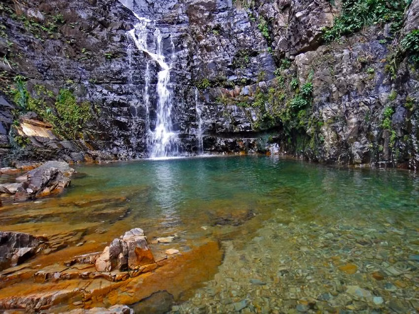Nằm trong vùng vịnh Datai, Temurun là một trong những thác nước kỹ vĩ nhất Malaysia với dòng thác chảy cao 200 mét. Những tảng đá phía dưới dòng thác chủ yếu là sa thạch hơn 500 triệu năm tuổi.
