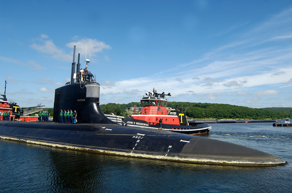 Tác giả viết, "Người Nga đã thực hành những hoạt động để bảo vệ các khu vực trên đại dương, từ đó các tàu ngầm chiến lược của họ sẽ phóng tên lửa đạn đạo xuyên lục địa và hủy diệt nền văn minh".