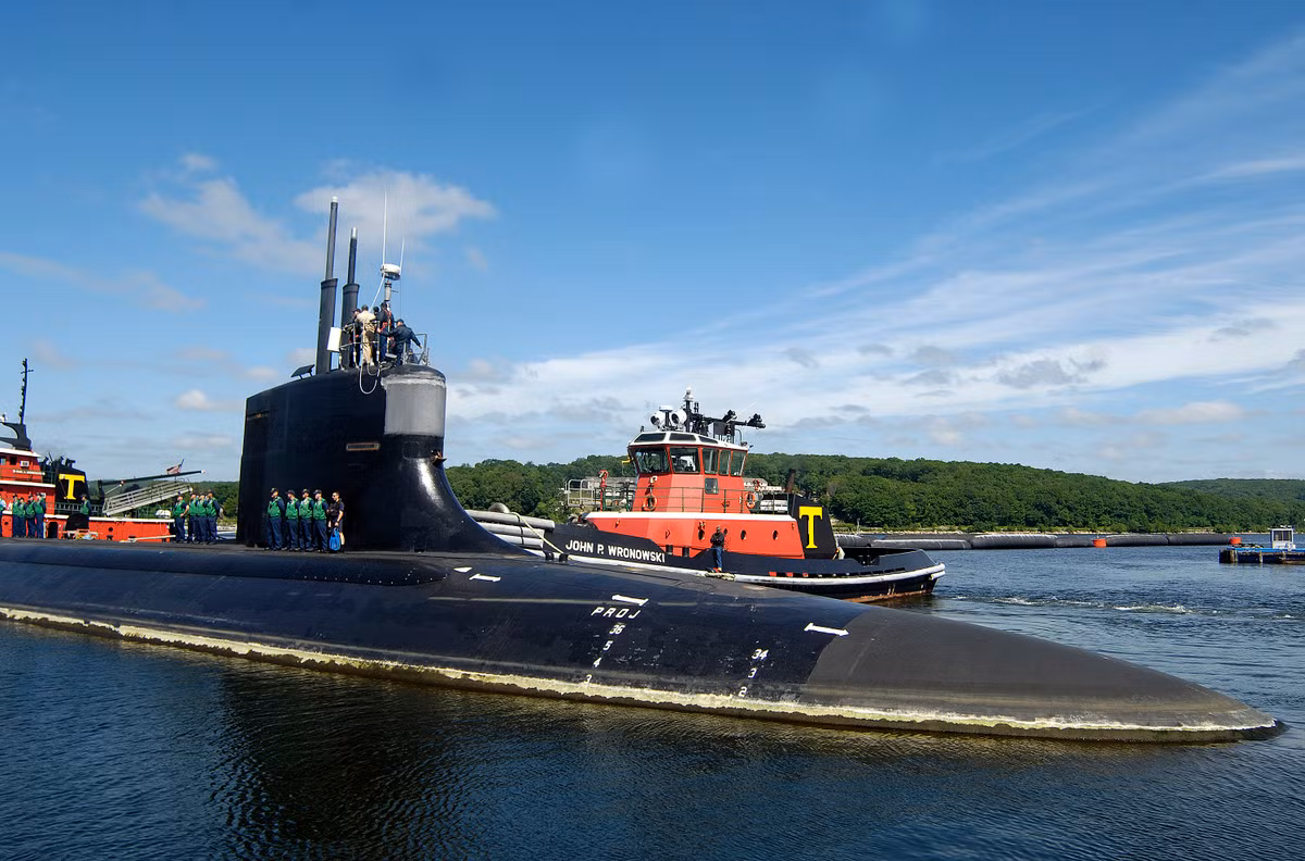 Tác giả viết, "Người Nga đã thực hành những hoạt động để bảo vệ các khu vực trên đại dương, từ đó các tàu ngầm chiến lược của họ sẽ phóng tên lửa đạn đạo xuyên lục địa và hủy diệt nền văn minh".