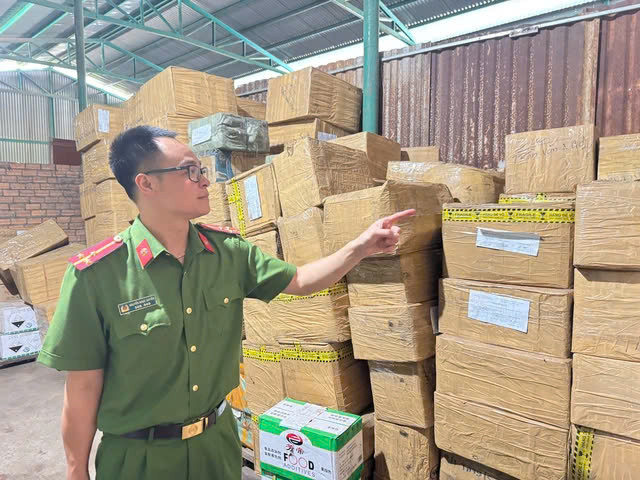 Bat giu 2 doi tuong buon lau thuoc lam chin, bao quan sau rieng-Hinh-2