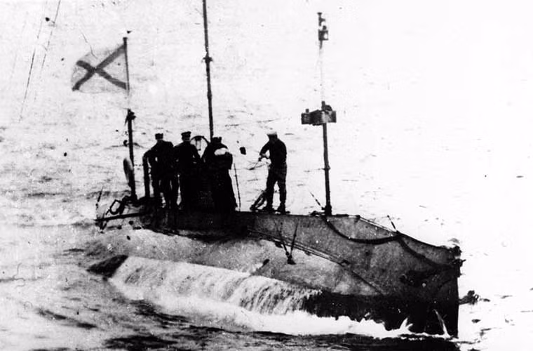 Nó được trang bị động cơ xăng 160 mã lực kết hợp động cơ điện 70 mã lực cho tốc độ bơi trên mặt nước 15,7km, dưới mặt nước là 11km/h, không rõ độ sâu có thể lặn.