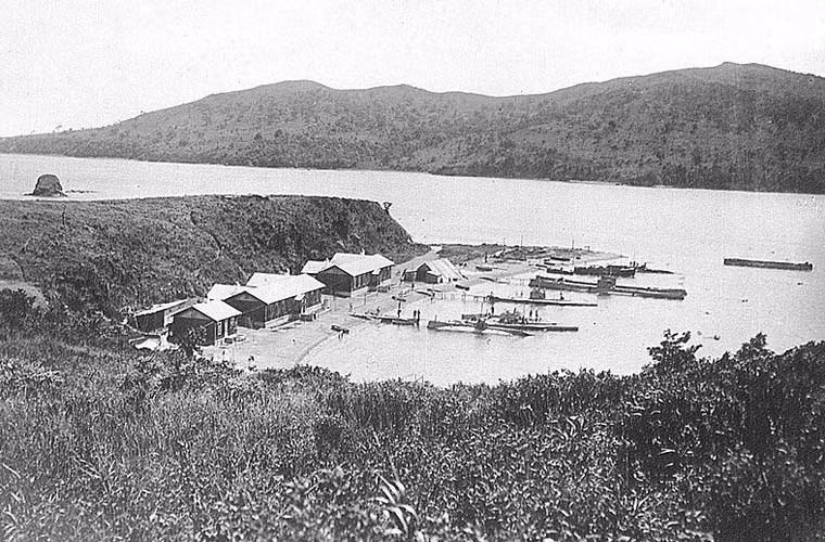 Tổng cộng có 7 tàu ngầm lớp Som được đóng từ năm 1904 đến 1907 và lần lượt bàn giao cho Hạm đội Baltic sử dụng đến tận năm 1918.