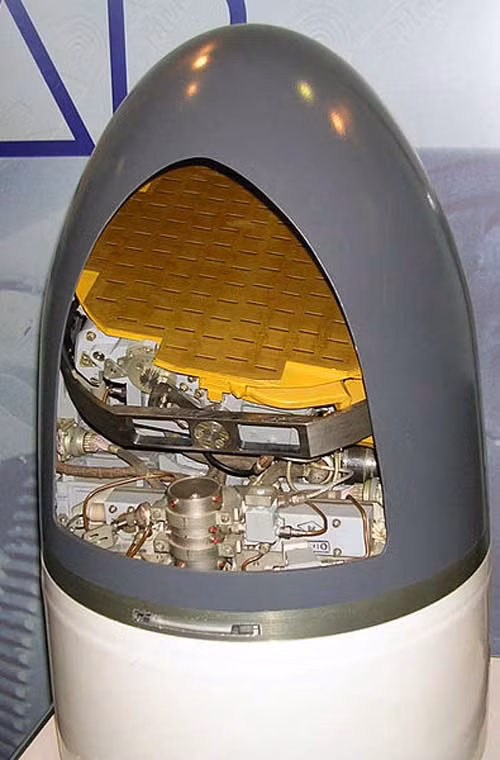 Trong hành trình bay, Kh-35 được dẫn đường bằng hệ định vị quán tính ở pha giữa và dùng radar chủ động ARGS-35E (ảnh) kích hoạt khi cách mục tiêu 20km ở pha cuối. Ngoài ra, tên lửa còn có radar đo độ cao Detal RVE hoạt động ở độ cao 1m tới 5.000m đảm bảo khả năng bay thấp.