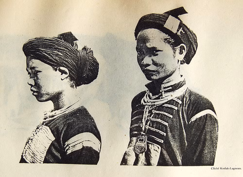 Phụ nữ Ê Đê (trái) và phụ nữ Gia Rai (phải).