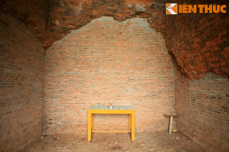 Theo các nghiên cứu, tháp được xây dựng vào khoảng thế kỷ 11 trong thời kỳ chuyển tiếp giữa phong cách Mỹ Sơn A1 và phong cách Bình Định nhưng đậm nét phong cách Bình Định nhiều hơn.