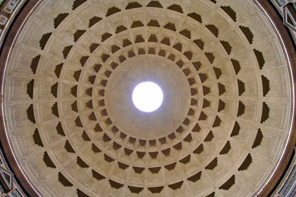 8. Vòm trần đền thờ Pantheon ở Rome, Italia - một kiệt tác kiến trúc của đế chế La Mã, tồn tại từ năm 126 đến nay.