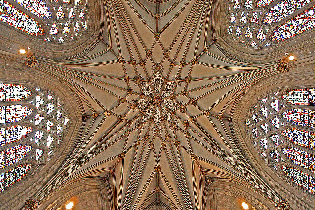 3. Vòm trần của thánh đường Wells ở Somerset, Anh, được hoàn thành vào năm 1326.