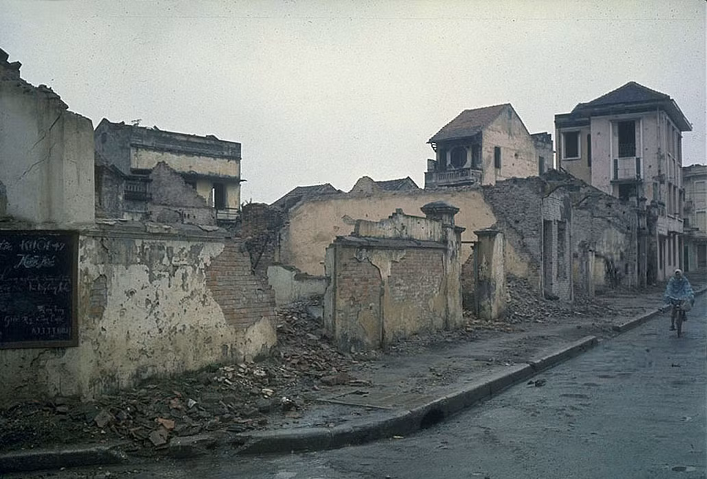 Những ngôi nhà bị phá hủy do các vụ không kích của Mỹ.