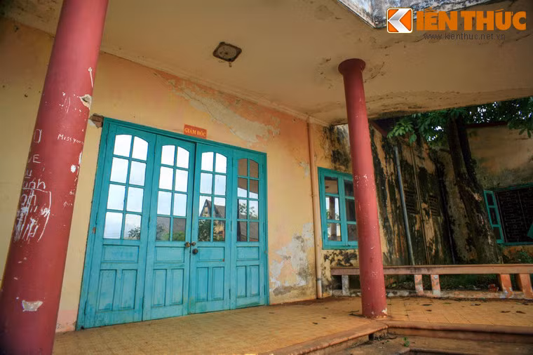 Tuy nhiên, việc nâng cấp sân bay đã bị đình trệ trong nhiều năm sau đó do thiếu vốn, nguyên do kém hiệu quả kinh tế khi chỉ cách Hà Nội 300 km về phía Tây Bắc và cách sân bay Điện Biên Phủ 180 km về phía Nam.