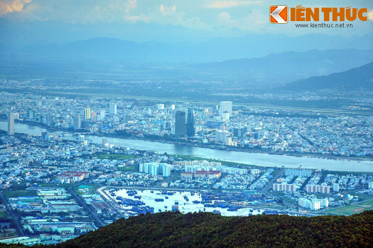 Ngày nay, sân bay này đã bị bỏ hoang và trở thành một điểm tham quan lý thú của du khách. Từ sân bay có thể quan sát toàn cảnh TP Đà Nẵng trong khung cảnh thiên nhiên hùng vĩ của mảnh đất miền Trung.