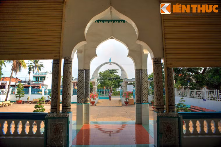 Là công trình kiến trúc tiêu biểu của cộng đồng người Chăm ở Nam bộ, thánh đường Mubarak đã được công nhận là di tích Lịch sử - Văn hóa cấp quốc gia từ năm 1989.