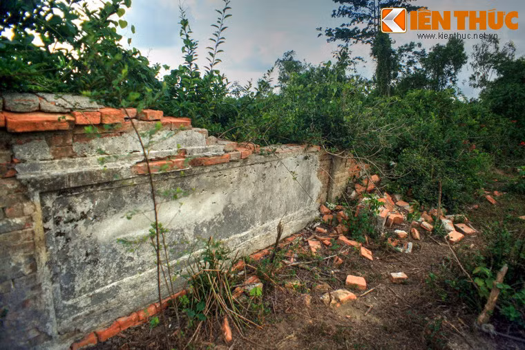 Những năm gần đây, điện Thoại Thánh đã được khảo sát để tiến hành trùng tu. Hi vọng rằng trong tương lai, cung điện này sẽ trở về với diện mạo vốn có của thời hoàng kim.