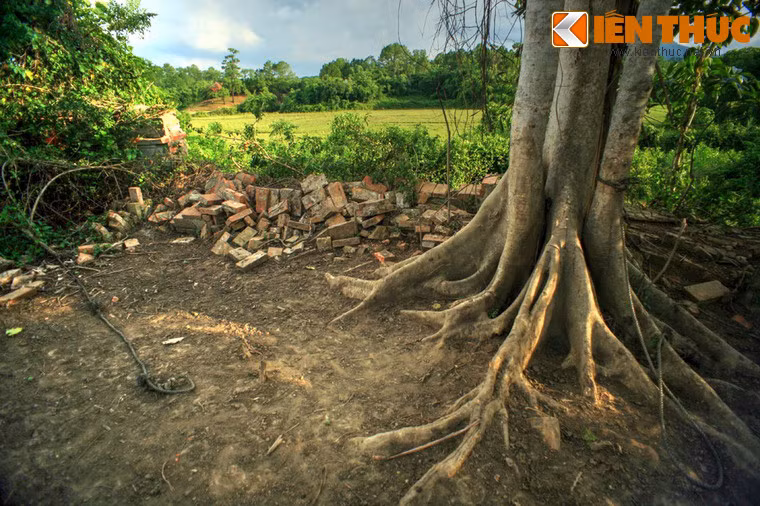 Sau 200 năm đầy biến động, những gì còn lại của cung điện này khiến người chứng kiến không khỏi cảm thấy chạnh lòng.