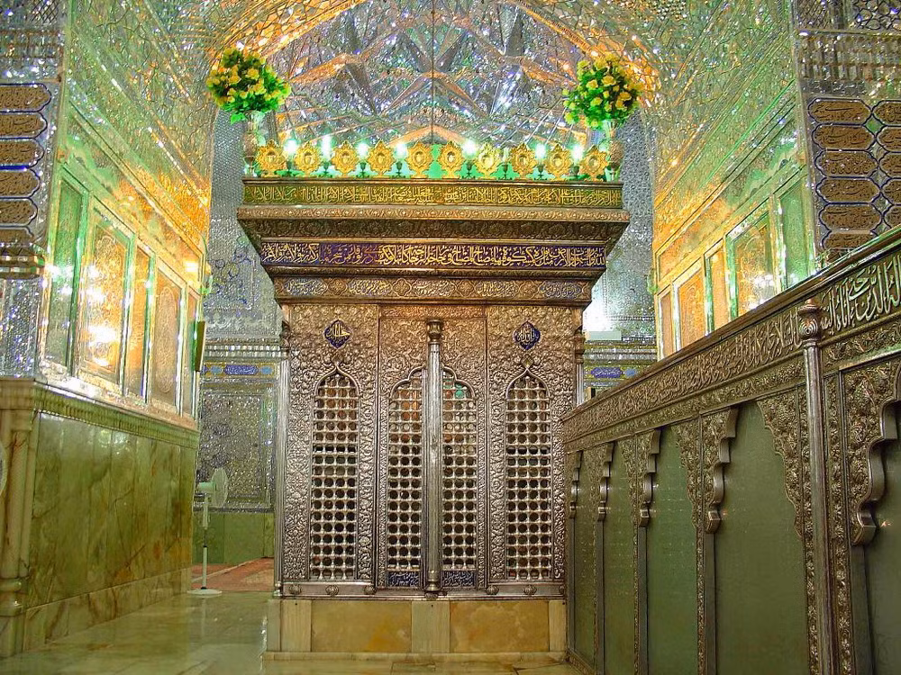 Ngày nay, lăng mộ Shah Cheragh được biết đến như một kiệt tác kiến trúc của nghệ thuật khảm đá Ba Tư.