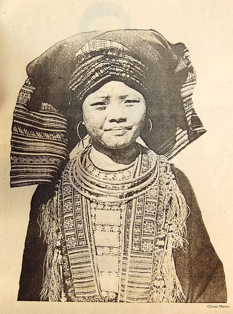 Phụ nữ người Mán Tả Pán.