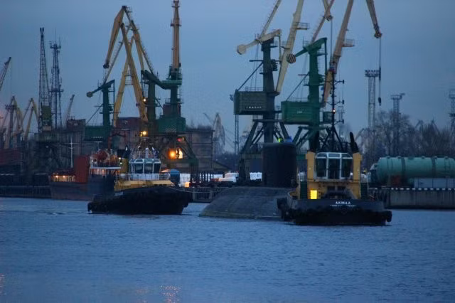 Tàu ngầm HQ-184 Hải Phòng chuẩn bị thử nghiệm trên biển trước khi bàn giao cho phía Việt Nam. Tàu sẽ trải qua quá trình thử nghiệm trong nhiều điều kiện khác nhau.