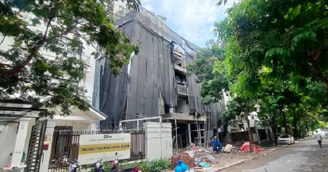 Một căn biệt thự tại khu A trong Khu đô thị Dương Nội có dấu hiệu hợp thửa, vi phạm trật tự xây dựng.
