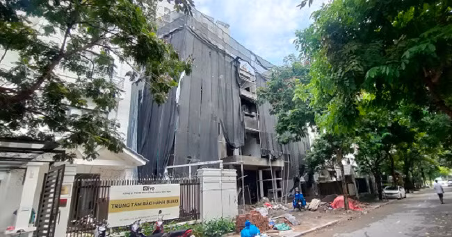Một căn biệt thự tại khu A trong Khu đô thị Dương Nội có dấu hiệu hợp thửa, vi phạm trật tự xây dựng.