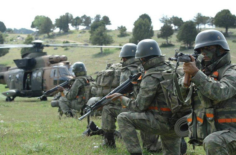 Tên lửa tối tân Kinzhal được thiết kế để có thể xuyên thủng mọi hệ thống phòng không hiện có và thậm chí là cả những hệ thống trong tương lai, đồng thời nó có thể bay với vận tốc nhanh hơn gấp 10 lần tốc độ âm thanh. Tên lửa Kinzhal được phóng đi từ những chiếc máy bay có khả năng bay ở độ cao lớn như MiG-31K và có tầm bắn lên tới 2.000km. Tên lửa Kinzhal có thể được trang bị đầu đạn thông thường hoặc đầu đạn hạt nhân.