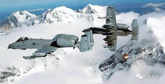 Có thể nói rằng trước khi quân đội Mỹ có phương án lựa chọn được máy bay tấn công mặt đất mới, không có phương án nào khả thi hơn là kéo dài thêm thời gian phục vụ của phi đội A-10; vừa đảm bảo tính kinh tế, vừa đảm bảo tính hiệu quả. Đó cũng là lý do Không quân Mỹ quyết định kéo dài thêm thời gian phục vụ của loại máy bay tấn công mặt đất này.