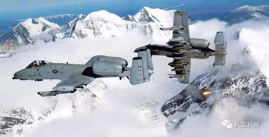 Có thể nói rằng trước khi quân đội Mỹ có phương án lựa chọn được máy bay tấn công mặt đất mới, không có phương án nào khả thi hơn là kéo dài thêm thời gian phục vụ của phi đội A-10; vừa đảm bảo tính kinh tế, vừa đảm bảo tính hiệu quả. Đó cũng là lý do Không quân Mỹ quyết định kéo dài thêm thời gian phục vụ của loại máy bay tấn công mặt đất này.