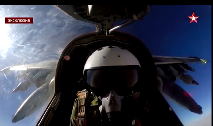 "Thông qua hình ảnh được thực hiện từ buồng lái cho thấy cách máy bay cất cánh lên không trung để tham gia chiến đấu. Không quân Nga cũng đã trình diễn vũ khí thử nghiệm cho thấy sức mạnh rất đáng sợ".