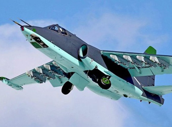 Bom rơi tự do ném đi từ Su-25SM sẽ được thả tự động vào thời điểm thích hợp căn cứ vào các điều kiện tự nhiên tác động lên vũ khí, độ sai lệch chỉ dao động trong vòng tròn bán kính 5 m.