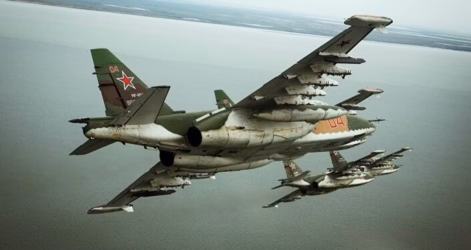 Bên cạnh đó, trên máy bay còn có hệ thống nhắm mục tiêu quang điện tử SOLT-25, thiết bị liên lạc kỹ thuật số tối tân, đi kèm hệ thống điều hướng hiện đại.