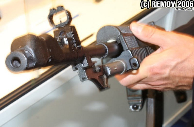 Ở chế độ điểm xạ 2 viên này khả năng khai hỏa lập tức giúp hai viên đạn có cùng một đường đi và chạm vào mục tiêu trên cùng một điểm ở khoảng cách 100 mét, điều này làm tăng gấp đôi khả năng công phá, nhất là đối với các mục tiêu bọc giáp.