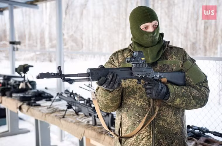 AN-94 là viết tắt của Avtomat Nikonova kiểu 1994. Súng được kỹ sư vũ khí Gennadiy Nikolayevich Nikonov thiết kế vào năm 1994 và bắt đầu đưa vào trang bị cho một số lực lượng đặc biệt của Nga vào năm 1997.