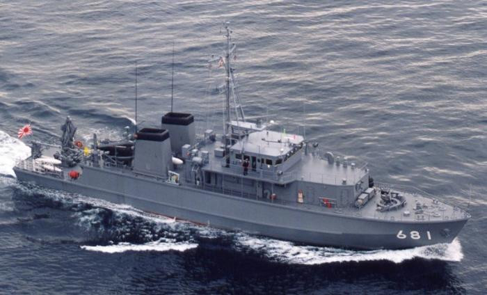 Trong các loại tàu quét lôi trên, các tàu lớp Sugashima là được trang bị hiện đại nhất với hệ thống chống thủy lôi S-10. Hệ thộng này có thể hoạt động sục sạo, tìm kiếm thủy lôi ở phía trước mũi tàu đến 300m, độ sâu lặn không quá 300m.